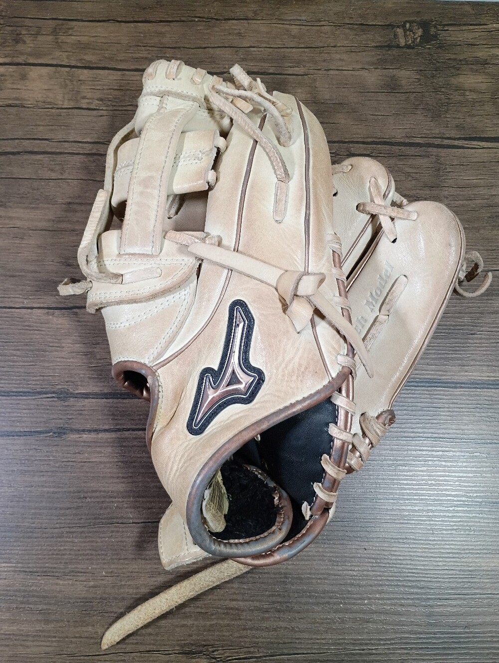 Mizuno GVMP 1200SF2DW Fastpitch Softball Glove 12" White Sure Fit Foam
